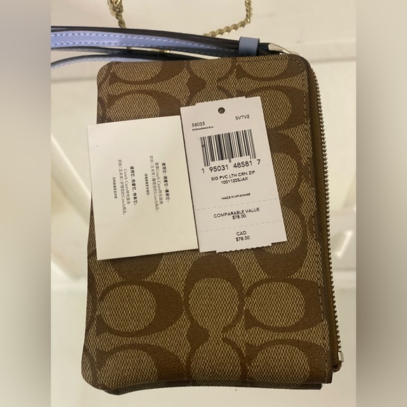 🚨COACH: NEVER USED! | Corner Zip Wristlet - Picture 7 of 11